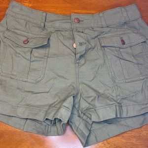 Green cargo shorts mid rise